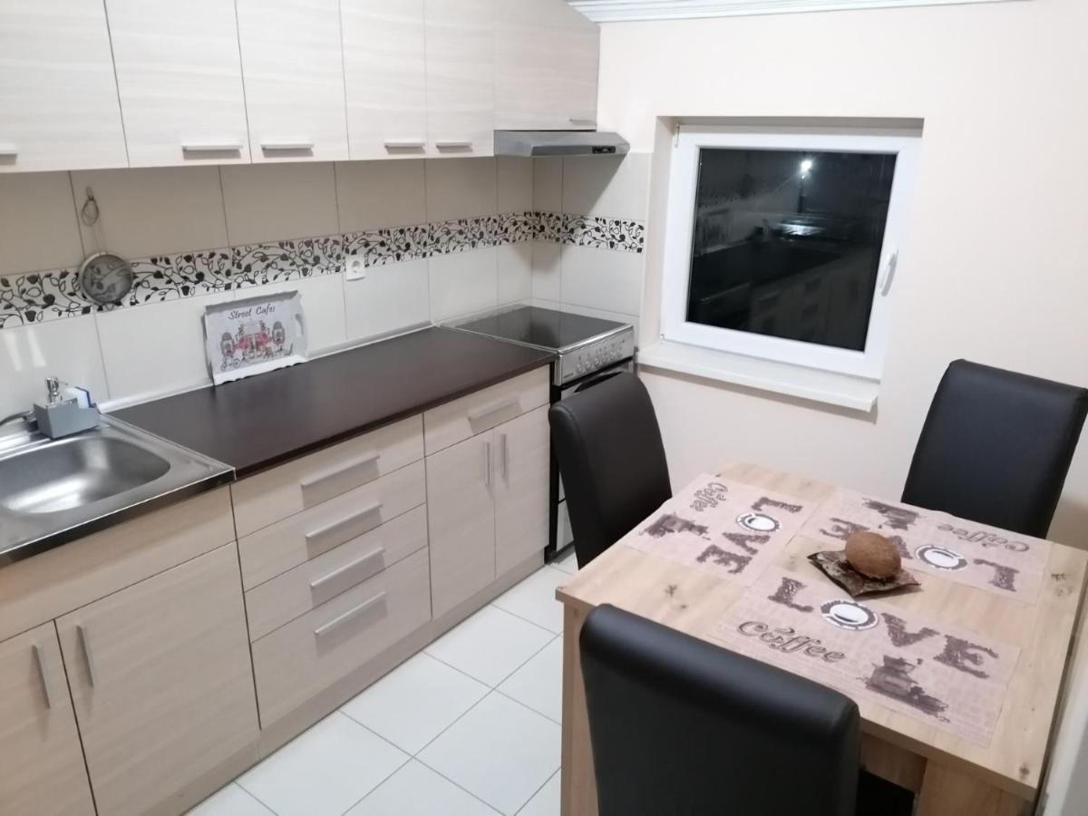 Apartman Dionis Sm Sremska Mitrovica Exterior foto